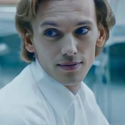 chat with ai character: HENRY CREEL 