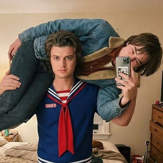 chat with ai character: STEVE AND SARAH 