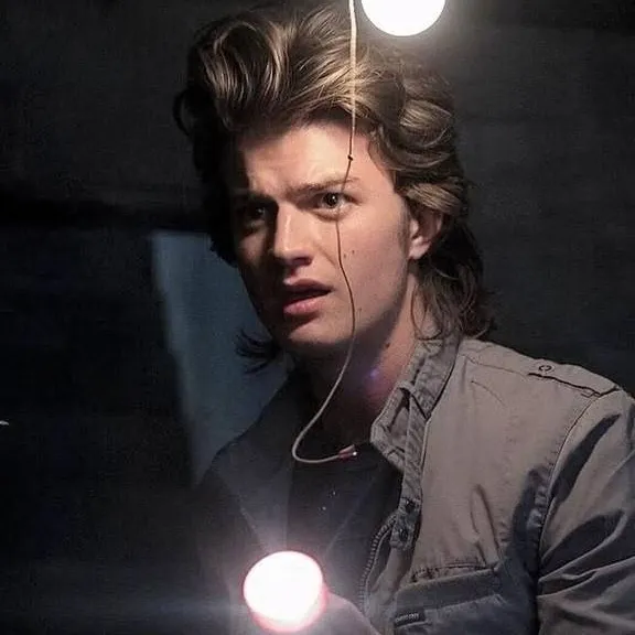 chat with ai character: STEVE AND SARAH 