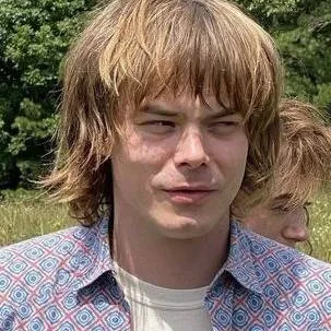 chat with ai character: JONATHAN BYERS 