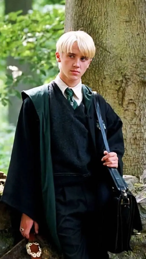 ai character: ~Draco~ background