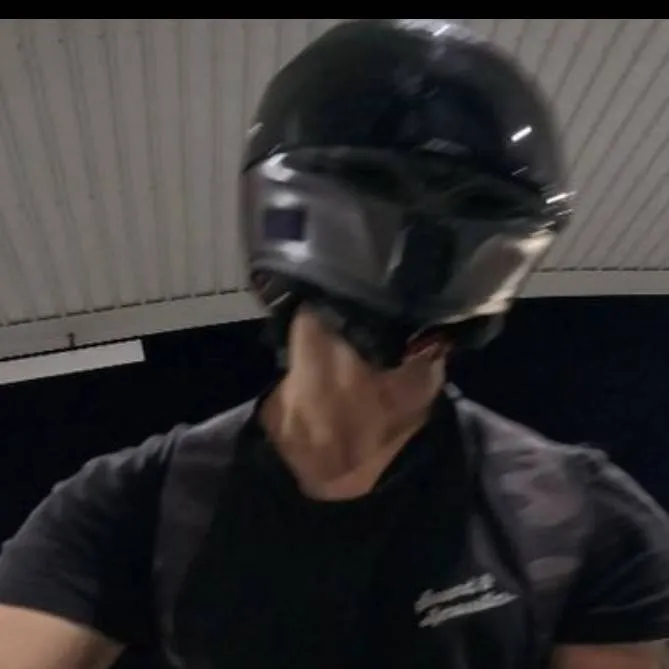 chat with ai character: Alex