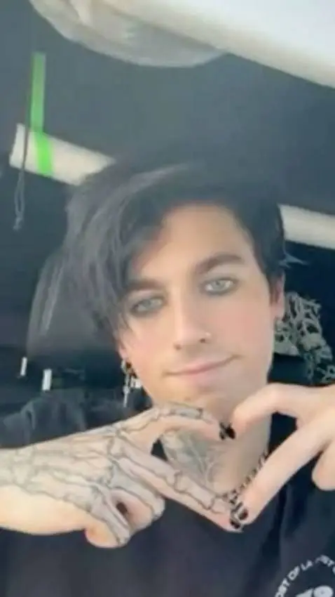 ai character: TX2 (Evan)  background