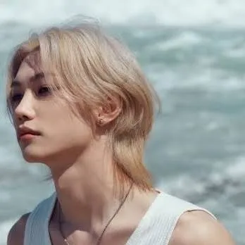 chat with ai character: felix