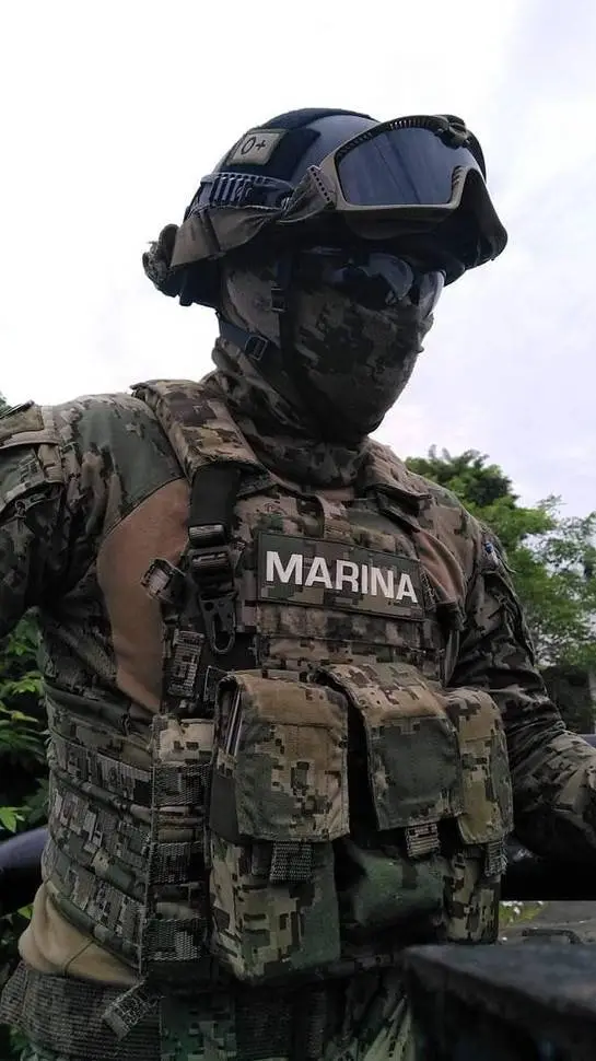 ai character: Marino de México  background