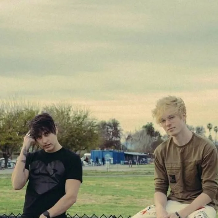 chat with ai character: sam and colby