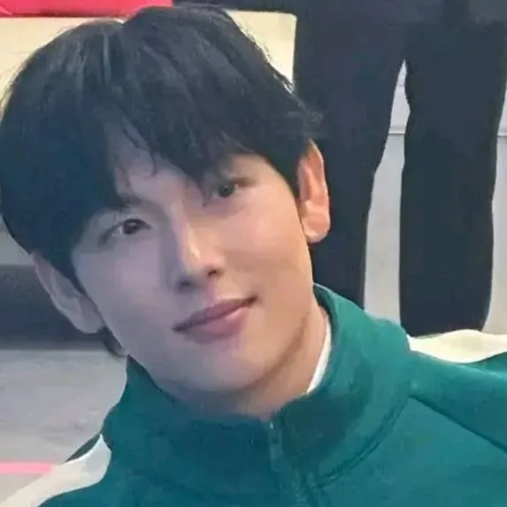 chat with ai character: myunggi