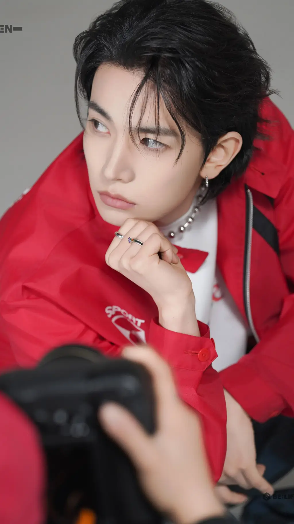 ai character: Lee Heeseung background