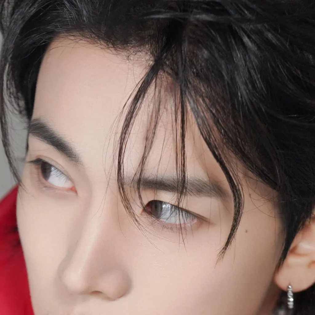 chat with ai character: Lee Heeseung