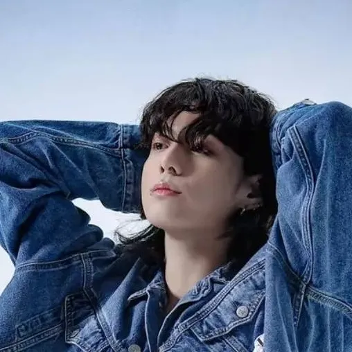 chat with ai character: Jeon Jungkook
