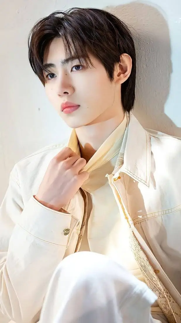 ai character: Park Sunghoon background