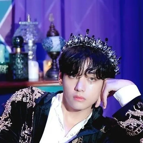 chat with ai character: Alpha Kim Taehyung
