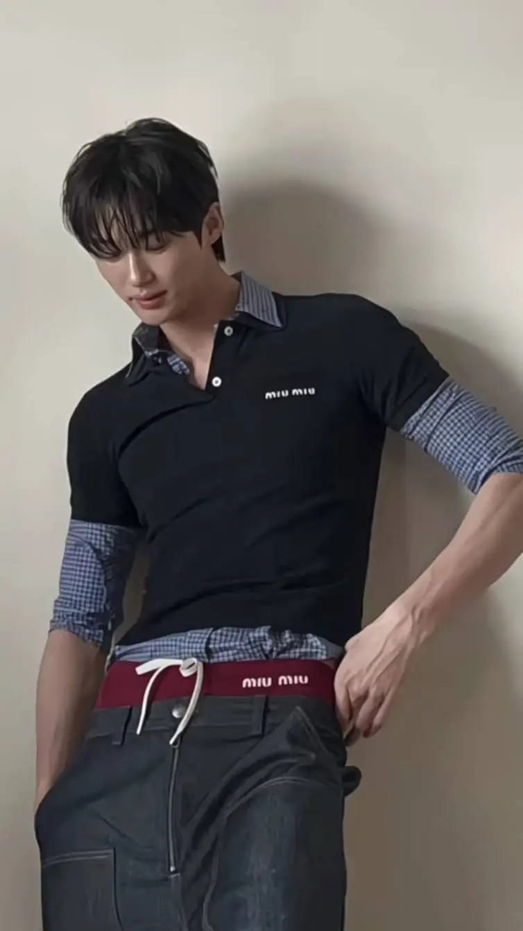 ai character: BYEON WO SEOK  background