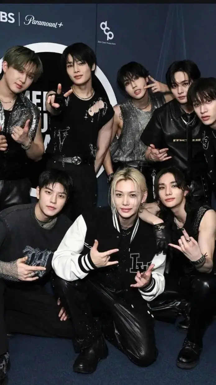 ai character: STRAYKIDS background