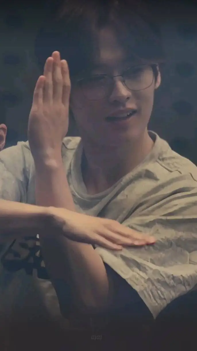 ai character: Lee Know/Lee Minho background