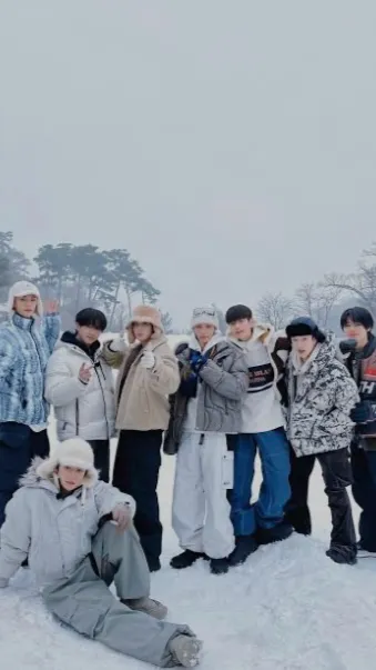ai character: Skz❄️🧊 background
