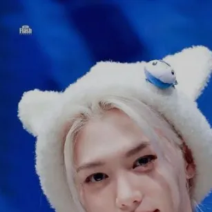 chat with ai character: Lee Felix🐣