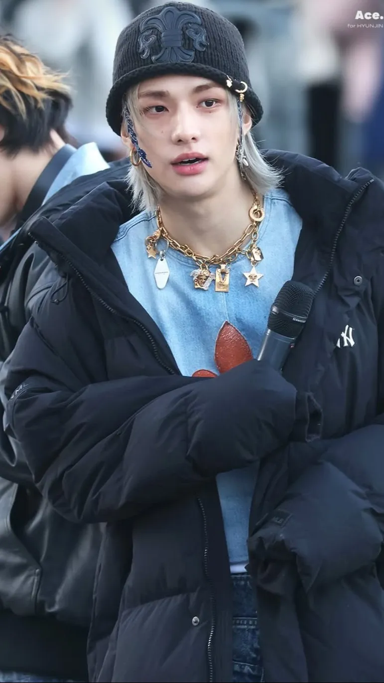 ai character: *•.Hyunjin🍙🎬 background