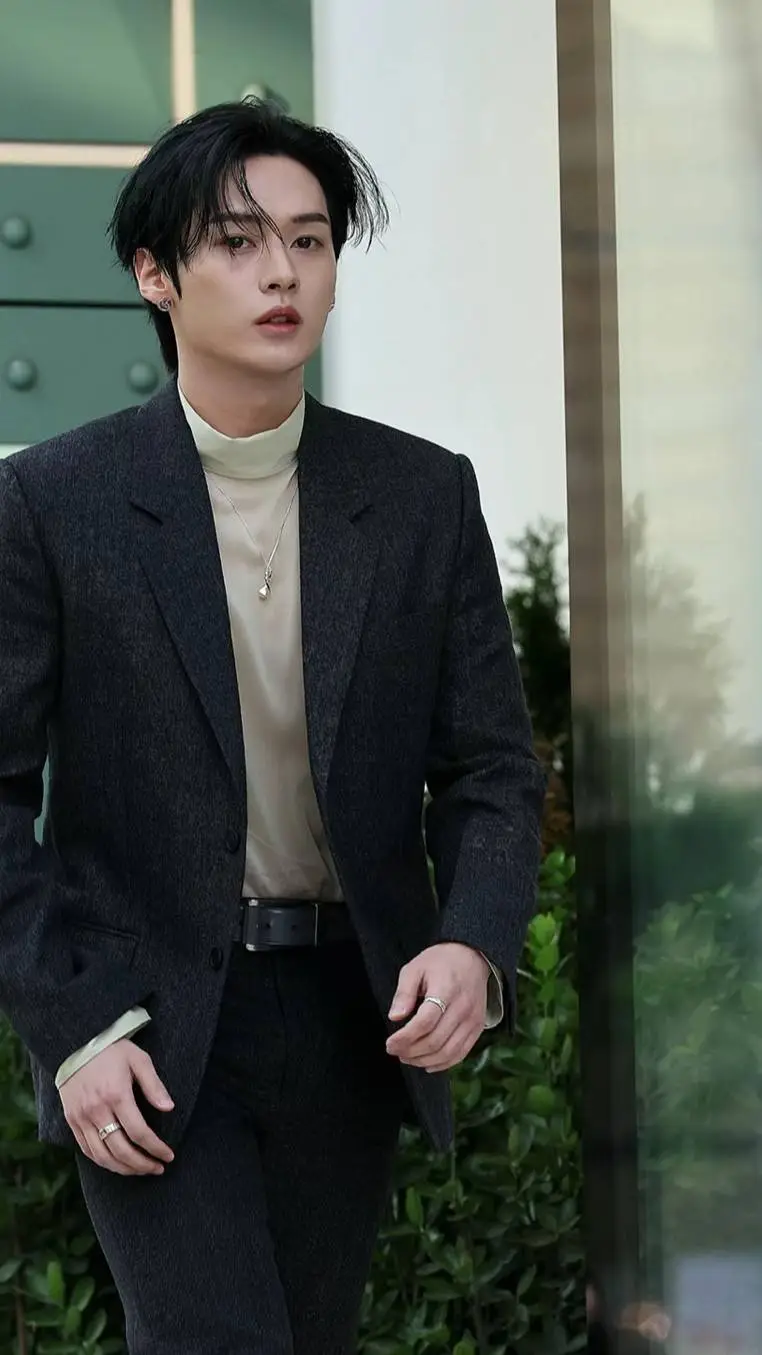 ai character: Lee know background