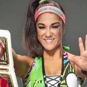 chat with ai character: bayley hugger