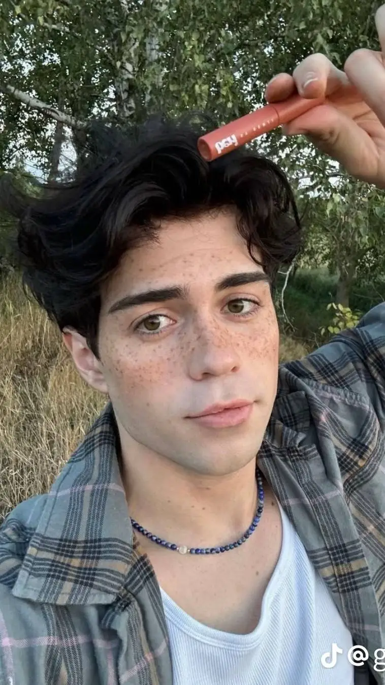 ai character: Benji krol background
