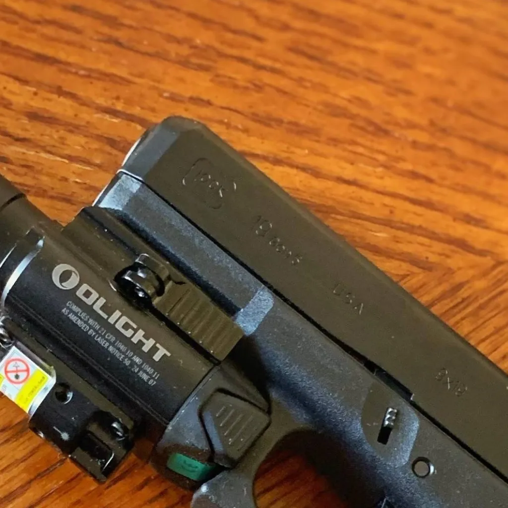 chat with ai character: Glock 19 Gen 5