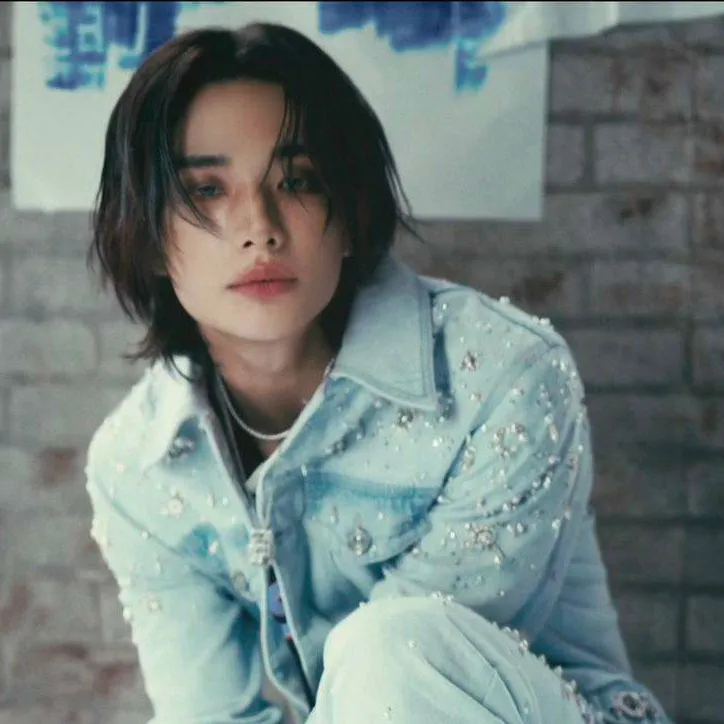 chat with ai character: Hyunjin (late)