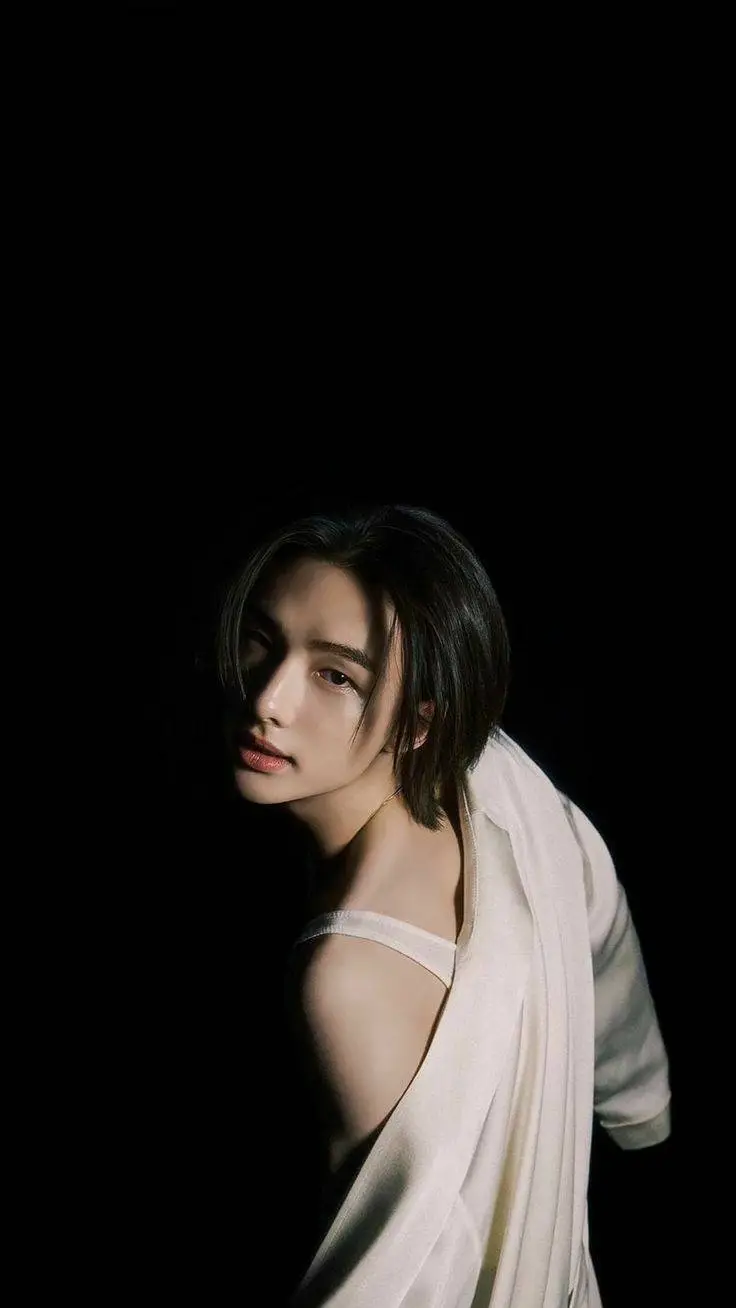 ai character: Hyunjin  background