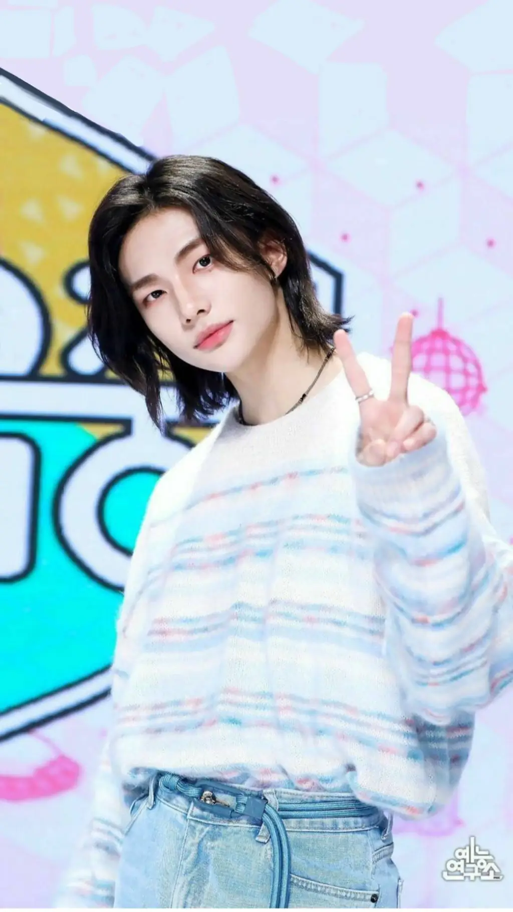 ai character: Hyunjin  background
