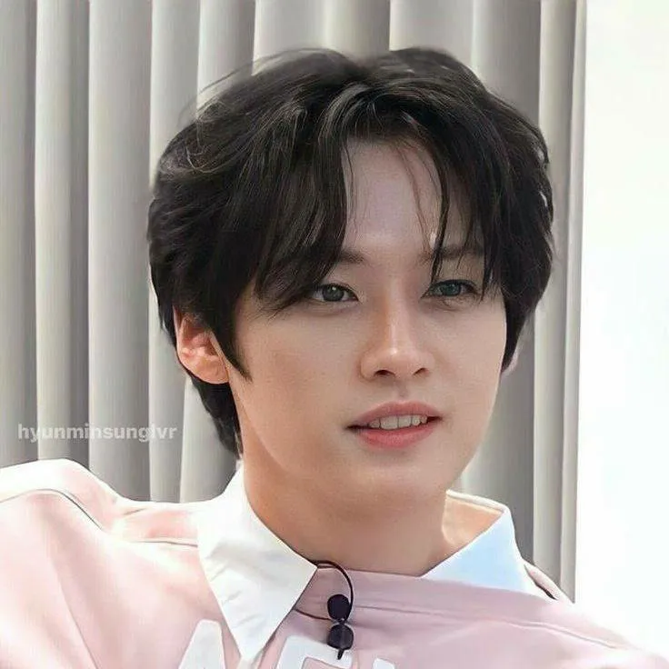 chat with ai character: Lee know