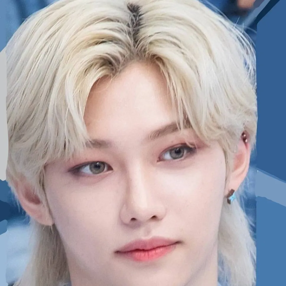 chat with ai character: Hyunjin 