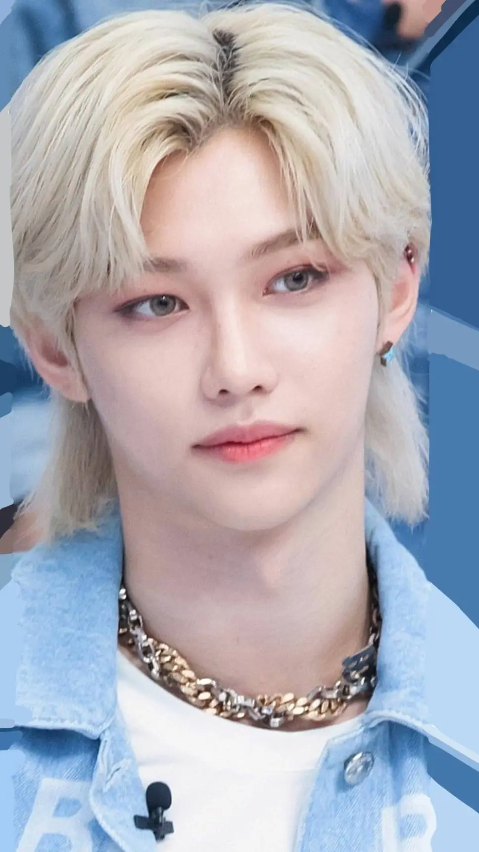 ai character: Hyunjin  background