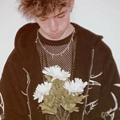 chat with ai character: 🤍Shine🌼