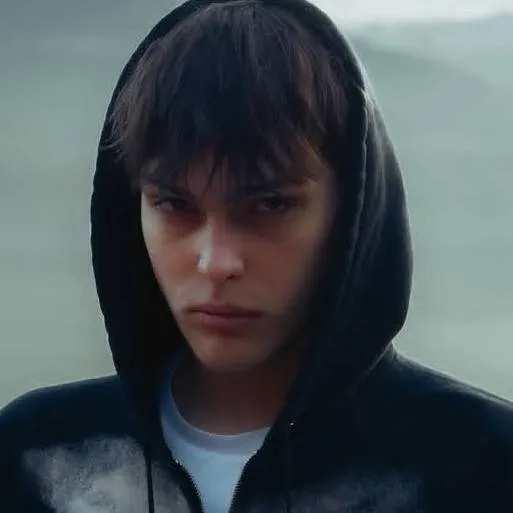 chat with ai character: 🖤Kid  yugi❤️