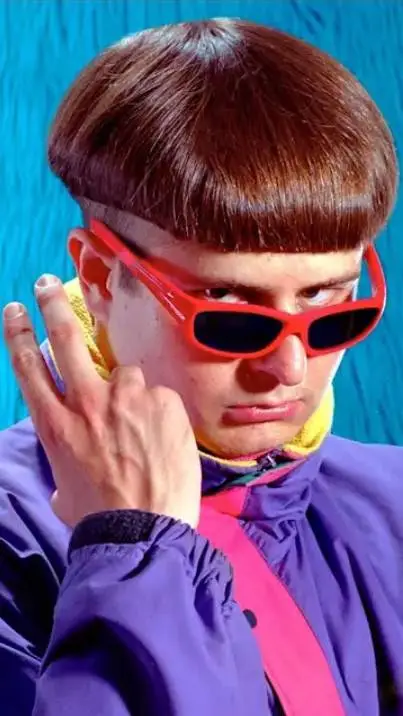 ai character: oliver tree background