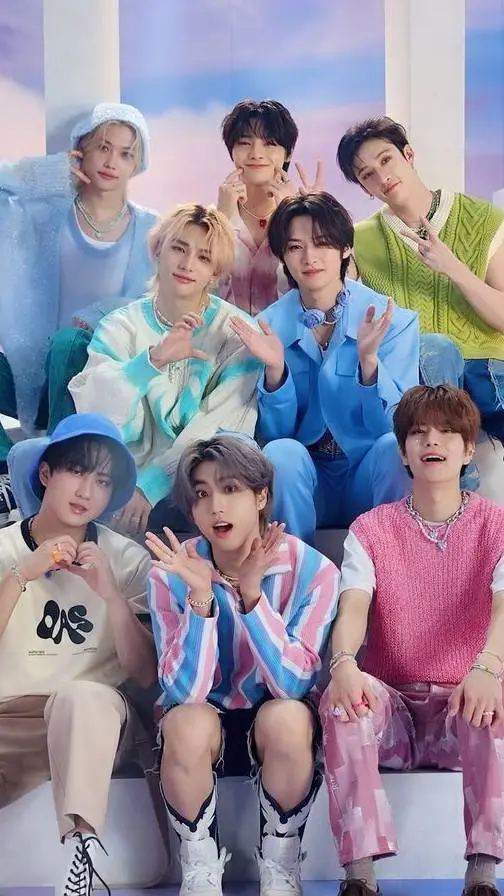 ai character: ¡ Stray Kids ! background