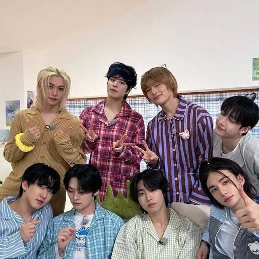 chat with ai character: ☆STRAY KIDS☆