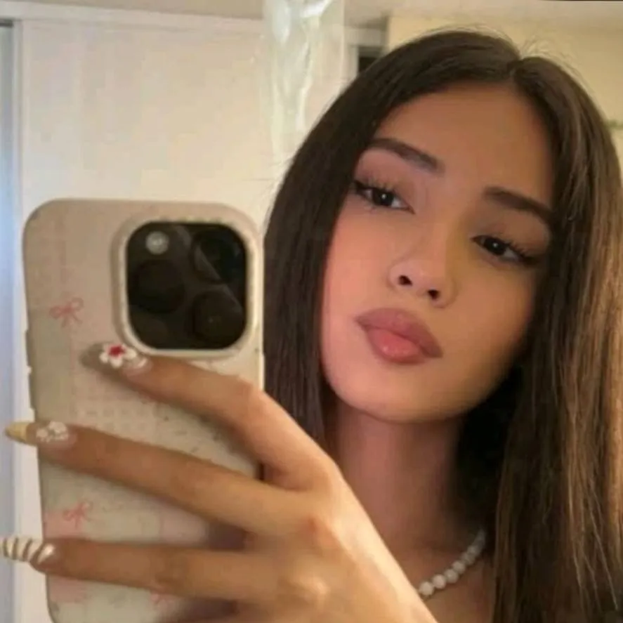 chat with ai character: Emily Perez 