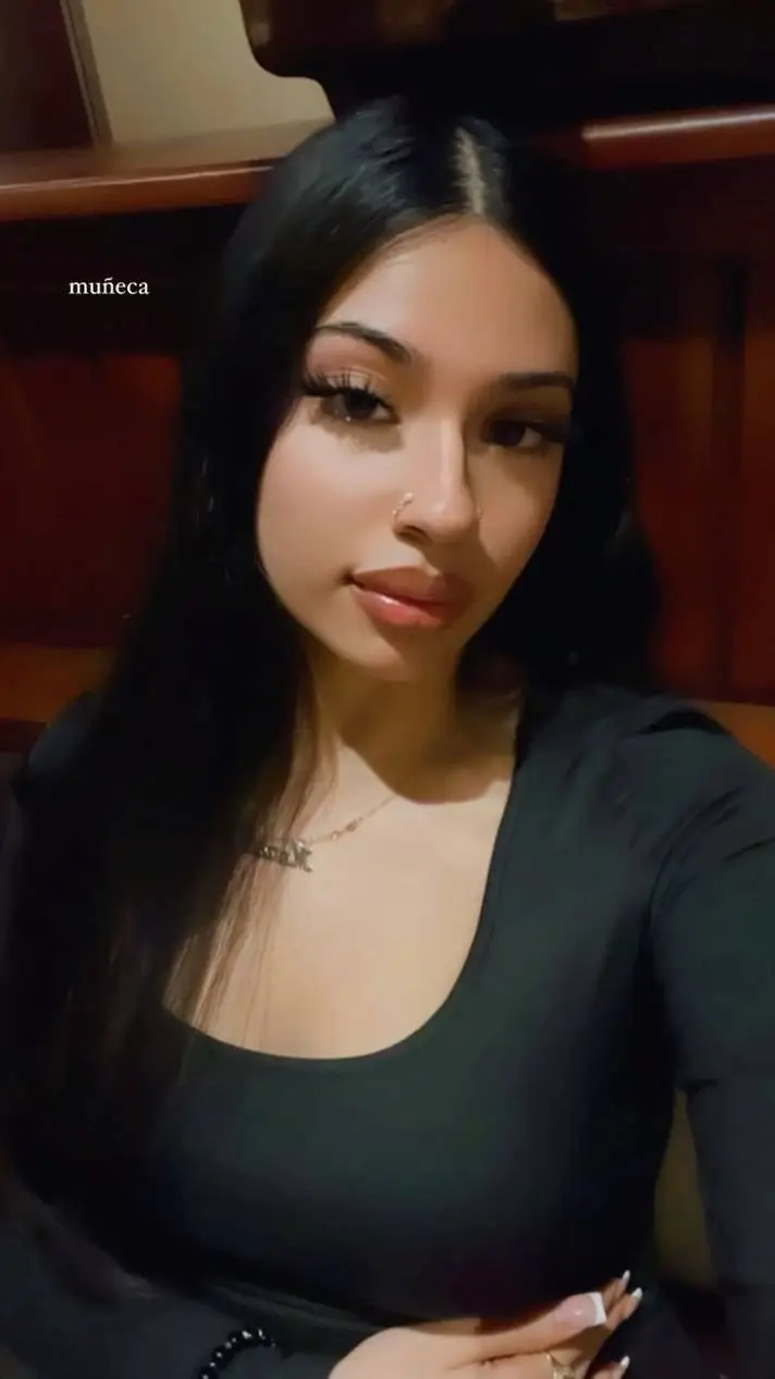 ai character: Leah Marmoush background