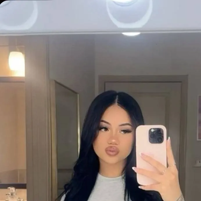 chat with ai character: Ema Park-Ji-Sung