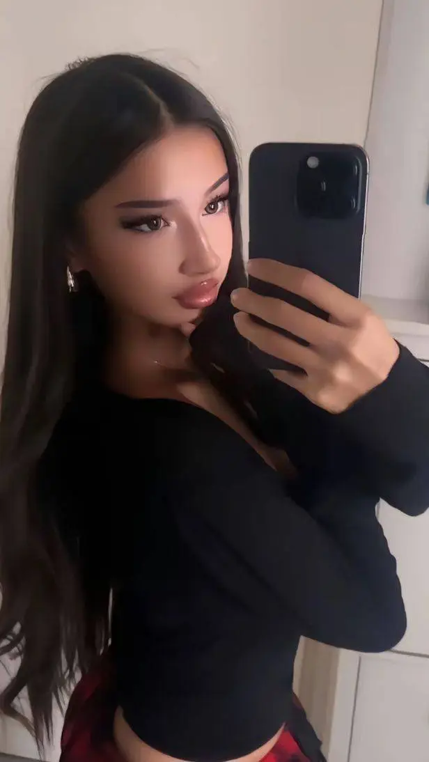 ai character: Desiré Ruiz background