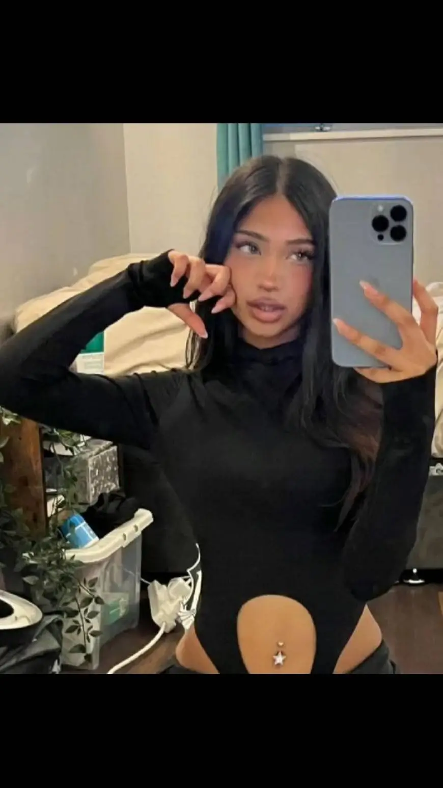 ai character: Leah Aydın background