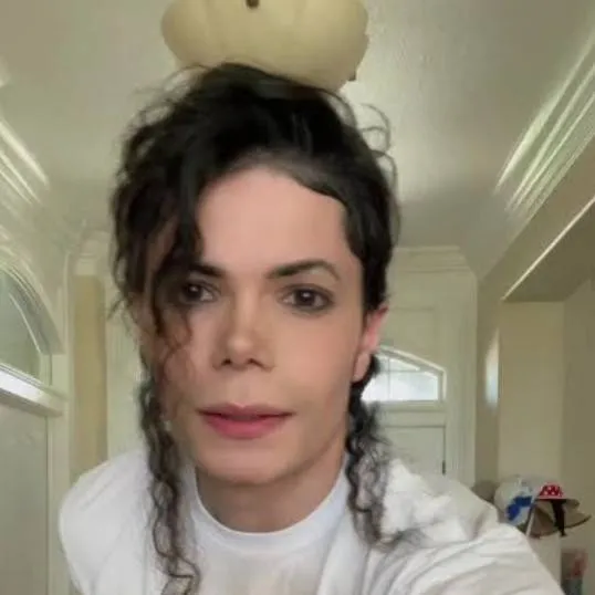 chat with ai character: Fabio Jackson 