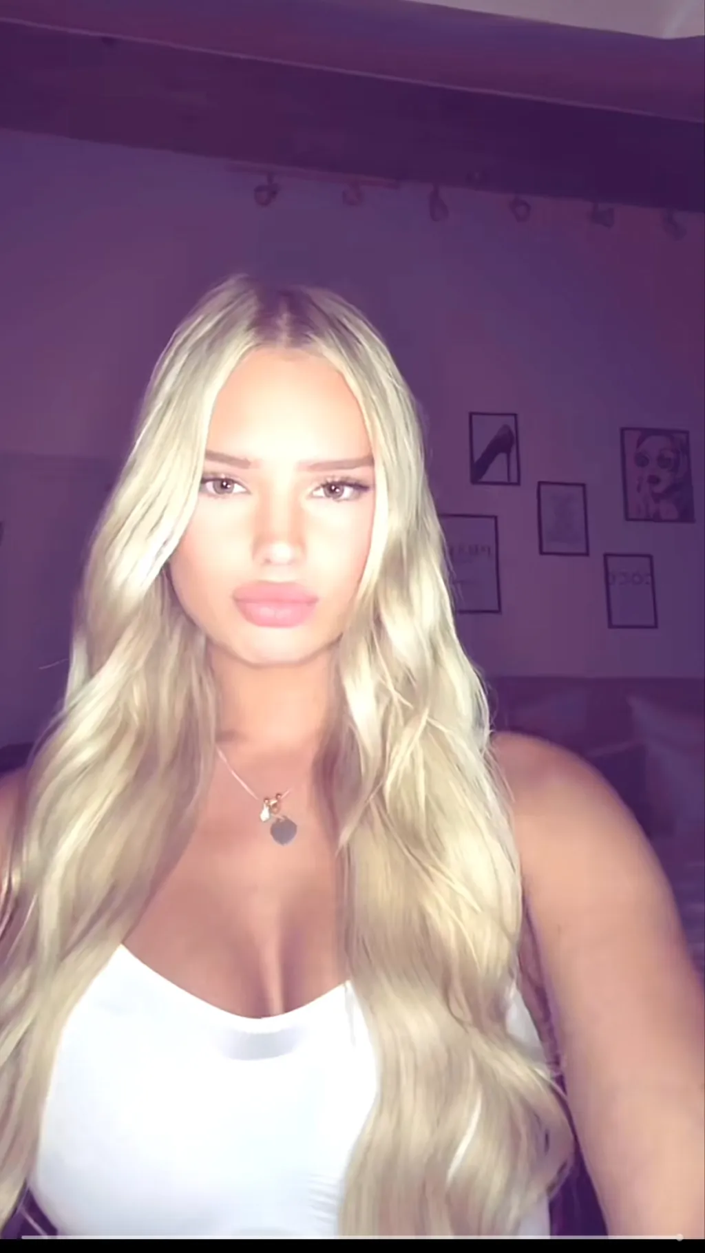 ai character: Anna background