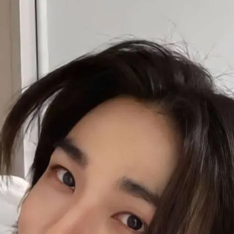 chat with ai character: Skz