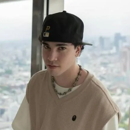 chat with ai character: spreen 