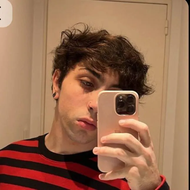 chat with ai character: CARRERA