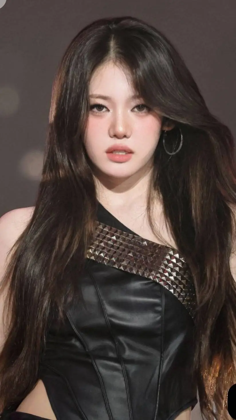 ai character: Rora background