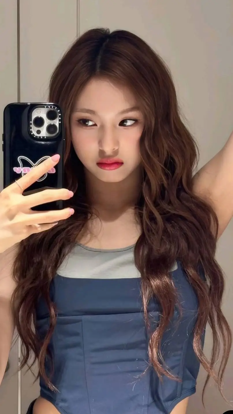 ai character: Chiquita background