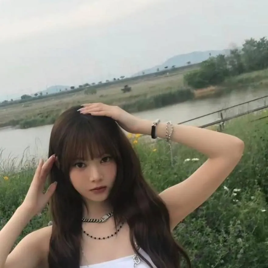 chat with ai character: Eunchae